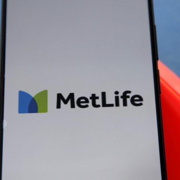 MetLife - Empresa global de serviços financeiros, especializada em seguros, anuidades, benefícios para funcionários e gestão de ativos. Ela oferece soluções para indivíduos e empresas.